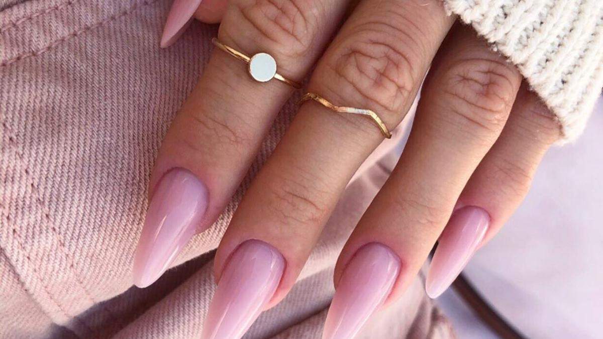 Манікюр у стилі омбре: як визначитися між двома відтінками лаку Манікюр у стилі омбре: як визначитися між двома відтінками лаку